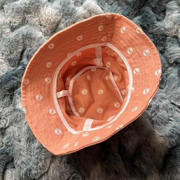 Urban Outfitters Pink Bucket Hat - Picture 3 of 4